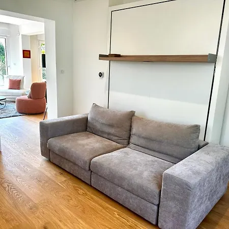 Hébergement de vacances Renovated With Terrace, 750m To *