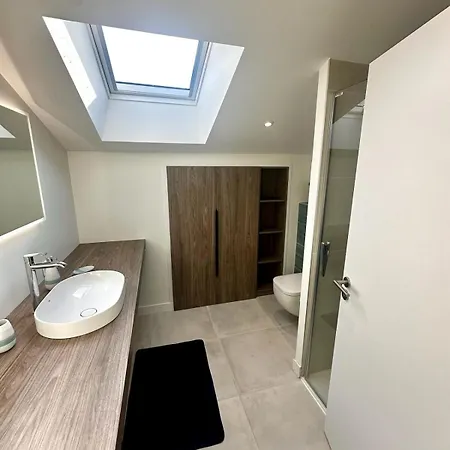 Hébergement de vacances Renovated With Terrace, 750m To