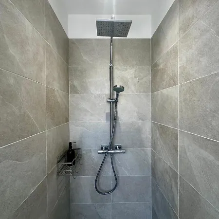 Renovated With Terrace, 750m To