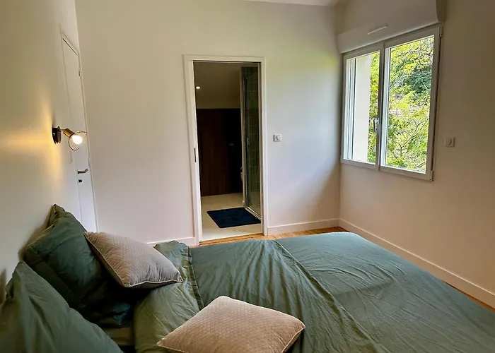 Renovated With Terrace, 750m To