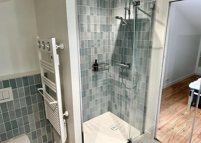 Renovated With Terrace, 750m To