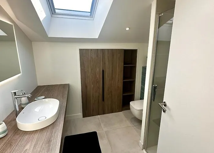 Сasa de vacaciones Renovated With Terrace, 750m To