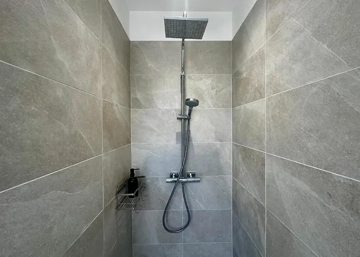 Renovated With Terrace, 750m To