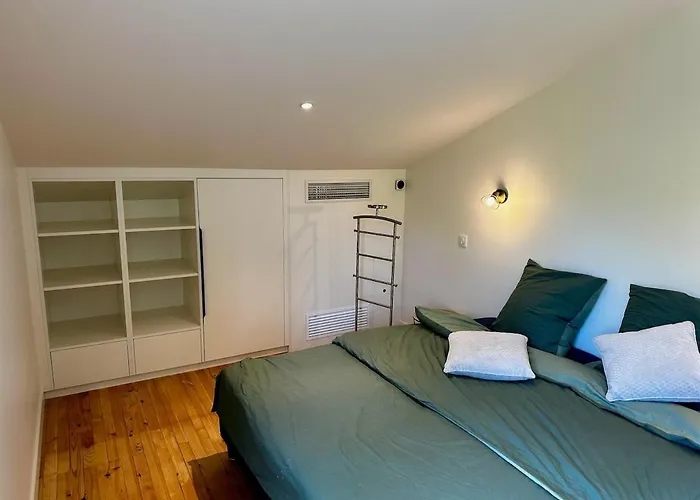 Renovated With Terrace, 750m To Сasa de vacaciones